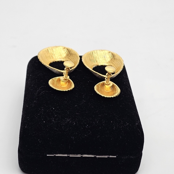 Vintage Screwback Gold Tone White Paint Stacked Sea Shell Drop Earrings - Picture 8 of 12